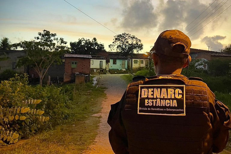 Investigado por tráfico é preso após fugir de abordagem em Estância