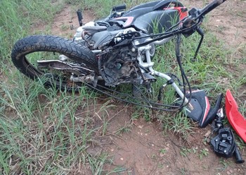 Adolescente morre em colisão frontal entre moto e caminhonete na SE-240, em Carira