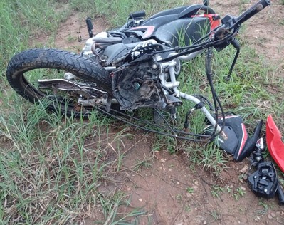 Adolescente morre em colisão frontal entre moto e caminhonete na SE-240, em Carira