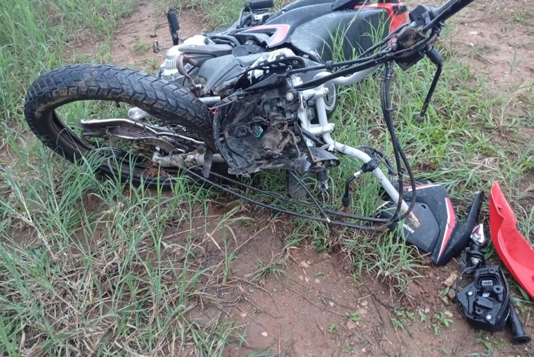 Adolescente morre em colisão frontal entre moto e caminhonete na SE-240, em Carira