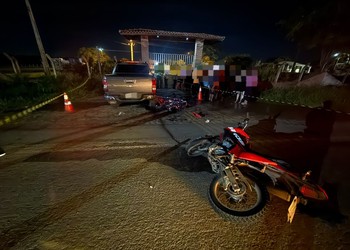 Colisão entre moto e caminhonete deixa homem morto e mulher ferida em Nossa Senhora da Glória