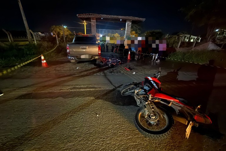 Colisão entre moto e caminhonete deixa homem morto e mulher ferida em Nossa Senhora da Glória