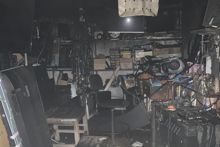 Incêndio atinge loja de eletrônicos em galeria comercial no centro de Lagarto