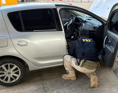 PRF recupera carro com sinais de clonagem na BR-101, em São Cristóvão
