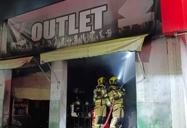 Incêndio atinge loja comercial durante a madrugada em Nossa Senhora da Glória
