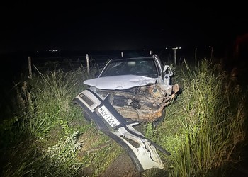 Colisão entre carro e caminhão deixa mulher ferida na SE-467, em Tomar do Geru