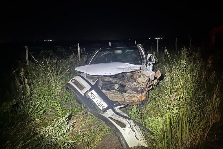 Colisão entre carro e caminhão deixa mulher ferida na SE-467, em Tomar do Geru