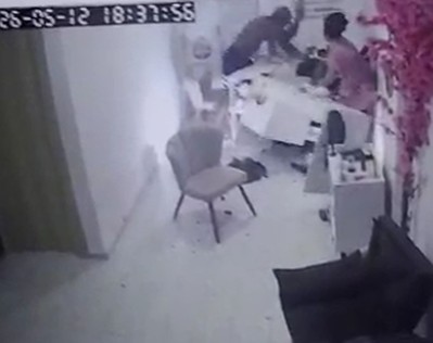 Homem é preso após invadir salão e agredir ex-companheira em Aracaju