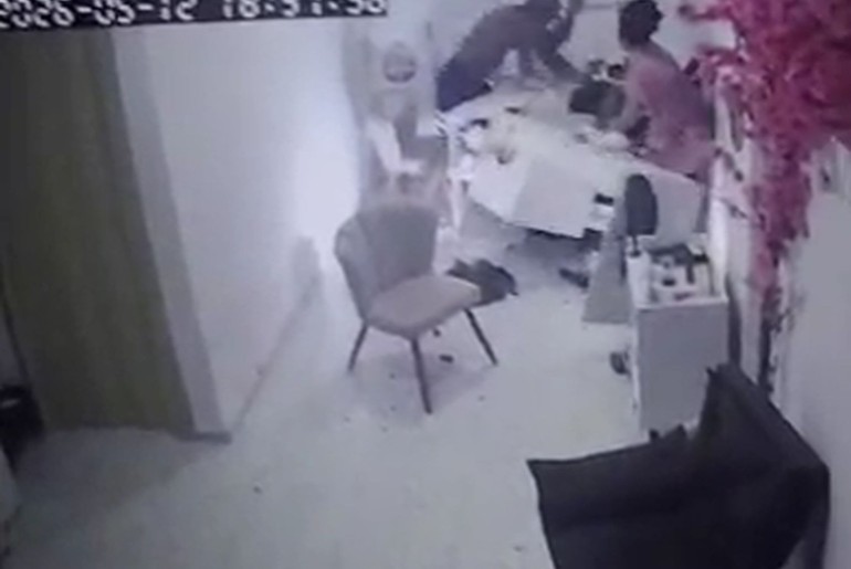 Homem é preso após invadir salão e agredir ex-companheira com arma em Aracaju