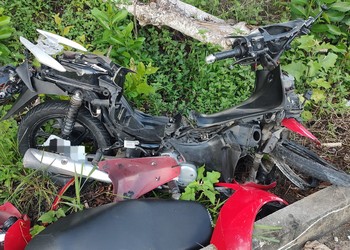 Colisão entre caminhão e moto deixa dois feridos na SE-065, em São Cristóvão
