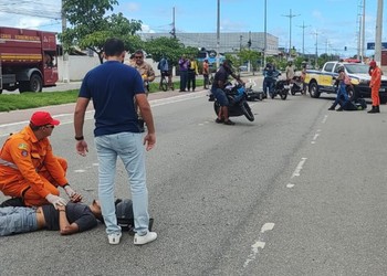 Colisão entre três motos deixa dois feridos na Zona Sul de Aracaju