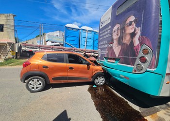 Idoso fica ferido após colisão entre carro e ônibus na SE-100, em Aracaju