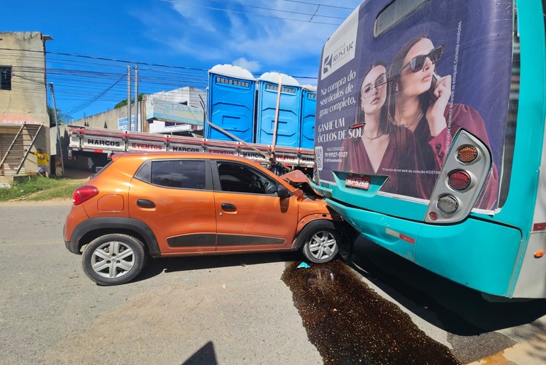Idoso fica ferido após colisão entre carro e ônibus na SE-100, em Aracaju