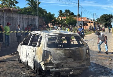 Incêndio destrói veículo em garagem de residência no interior de Sergipe