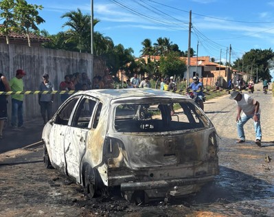 Incêndio destrói veículo em garagem de residência no interior de Sergipe
