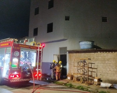 Princípio de incêndio atinge serralheria durante a madrugada em Itabaiana