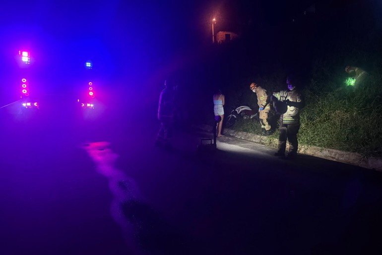 Motociclista é resgatado após cair em ribanceira às margens da BR-101 em Estância