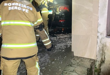 Incêndio atinge residência e deixa seis pessoas feridas no Bairro Industrial