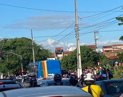 Motorista de ônibus fica ferido durante tentativa de assalto na Zona Norte de Aracaju
