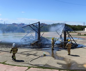 Incêndio destrói três quiosques na Orlinha do Eduardo Dutra, em Aracaju