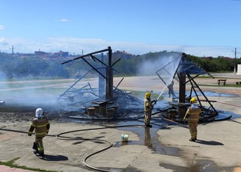 Incêndio destrói três quiosques na Orlinha do Eduardo Dutra, em Aracaju