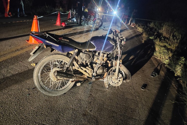 Colisão entre motocicletas deixa dois mortos e um adolescente ferido em Canindé de São Francisco