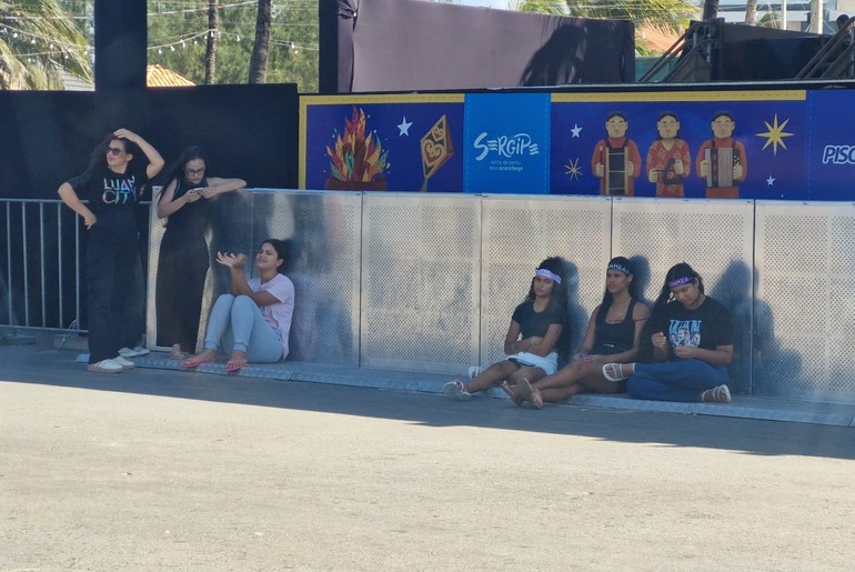 Fãs acampam no Arraiá do Povo para garantir lugar no show de Luan Santana