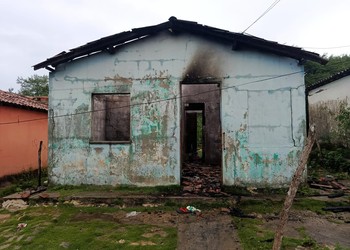 Incêndio atinge residência e deixa uma mulher ferida em Socorro