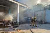 Incêndio atinge distribuidora de alimentos e destrói cestas básicas em Socorro