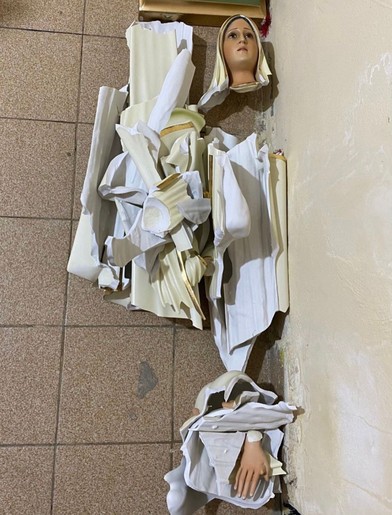 Homem em surto psicótico invade igreja e danifica imagens sacras em Monte Alegre