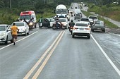 Engavetamento envolvendo quatro carros deixa ferido na BR-235, em Socorro