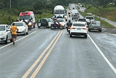 Engavetamento envolvendo quatro carros deixa ferido na BR-235, em Socorro