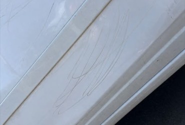 Advogada denuncia danos em carro após se recusar a pagar flanelinha no Arraiá do Povo