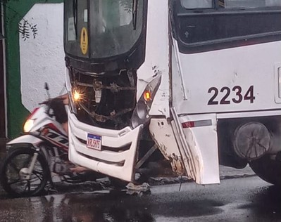 Motociclista morre após colisão com ônibus na Zona Norte de Aracaju