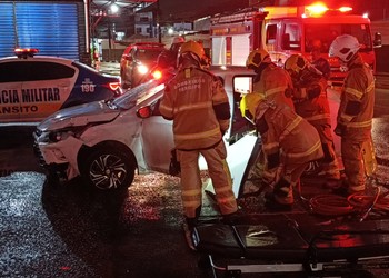 Motorista é resgatado após acidente de trânsito no bairro Siqueira Campos, em Aracaju