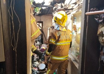 Incêndio atinge residência e destrói parte de imóvel em Carira