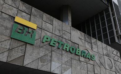 Petrobras abre concurso com mais de 700 vagas e salários de R$ 11,7 mil