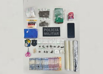 Polícia apreende drogas e materiais do tráfico no bairro Novo Horizonte, em Aracaju