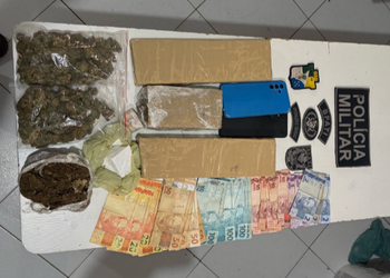 Dupla é presa com quase três quilos de drogas em Capela