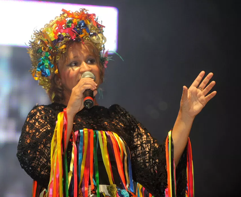 Amorosa celebra 39 anos de carreira com show em Aracaju nesta terça-feira