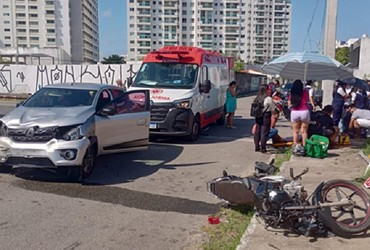 [VÍDEO] Jovem de 18 anos morre após acidente entre carro e moto no bairro Jardins, em Aracaju