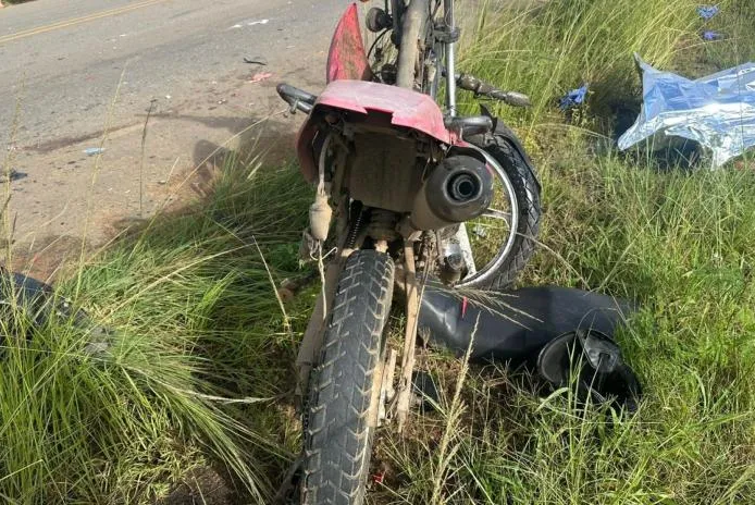 Motociclista morre após colisão frontal com caminhão na SE-230, em Nossa Senhora da Glória