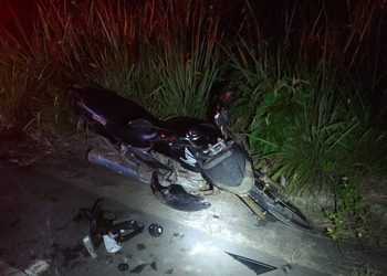 Acidente entre carro e moto deixa jovem ferido na SE-285, em Arauá