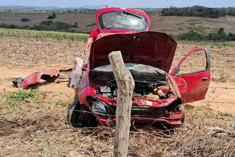 Capotamento na Rodovia SE-270 deixa condutor ferido e veículo destruído