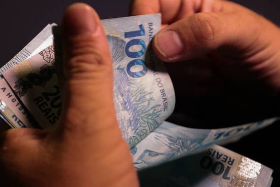 Mudanças no abono salarial podem retirar milhões de beneficiários até 2029; entenda