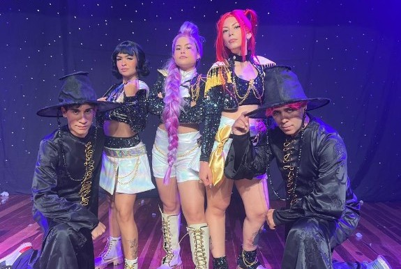 Guerreiras do K-Pop invadem o Teatro Atheneu em Aracaju com muita música e magia