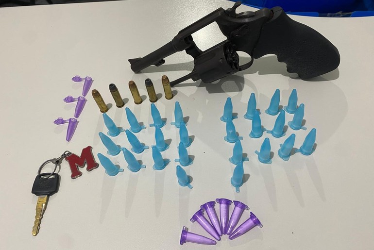 Dupla suspeita de tráfico morre em confronto com a polícia em Poço Verde