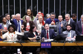 Câmara aprova PEC que acaba com escala 6×1