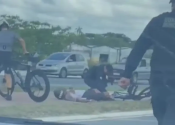 Atleta sofre fratura na clavícula em queda durante prova de ciclismo do Ironman 70.3 em Aracaju