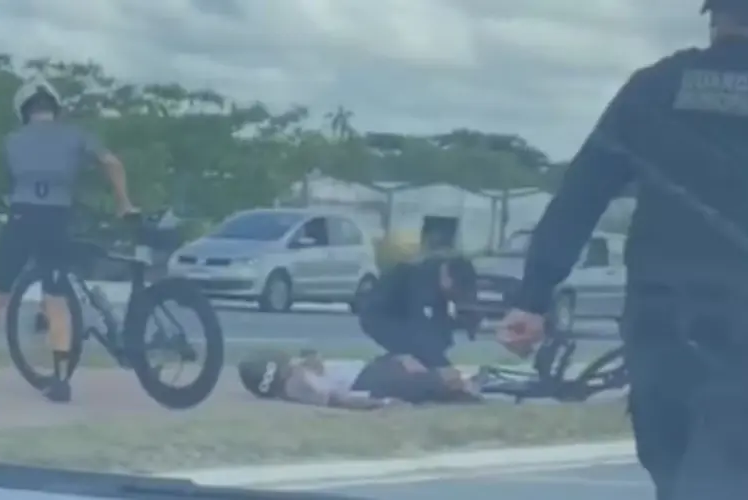 Atleta sofre fratura na clavícula em queda durante prova de ciclismo do Ironman 70.3 em Aracaju